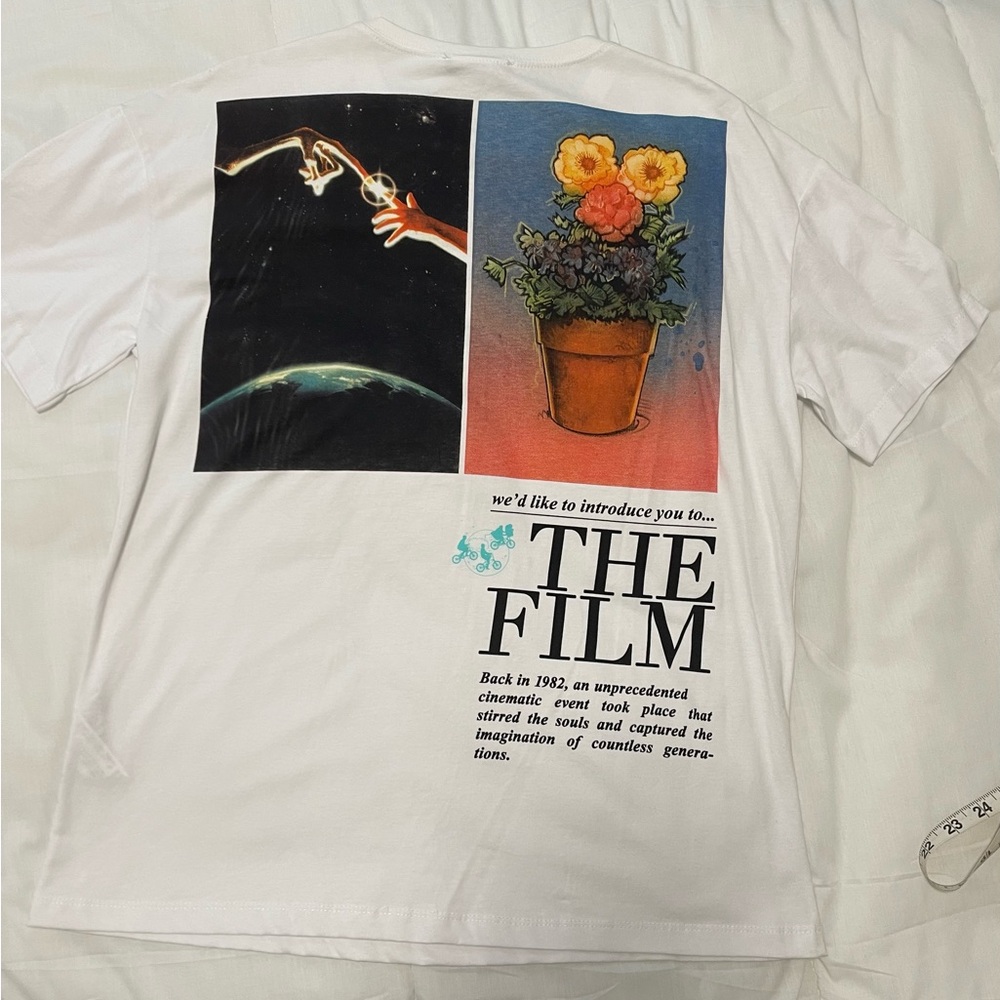 E. T. The Extra Terrestrial movie White T shirt  Sleeve Tee size Large